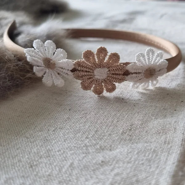 Diadeem madelief taupe