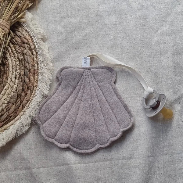 Speenknuffel schelp taupe